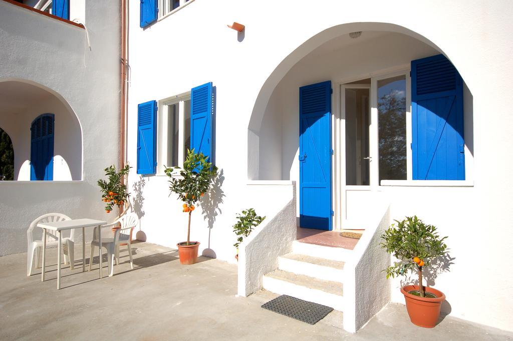 Casa Balena Bianca Lejlighed Lacona Eksteriør billede